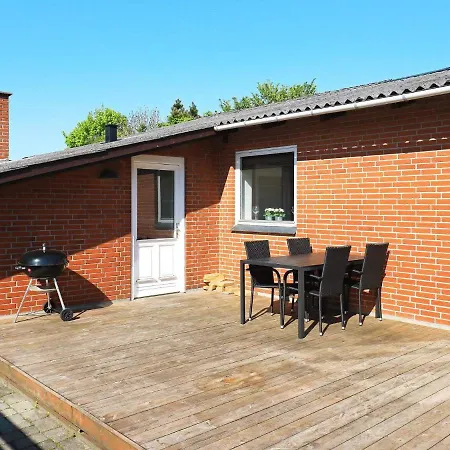 度假居 4 Person In *