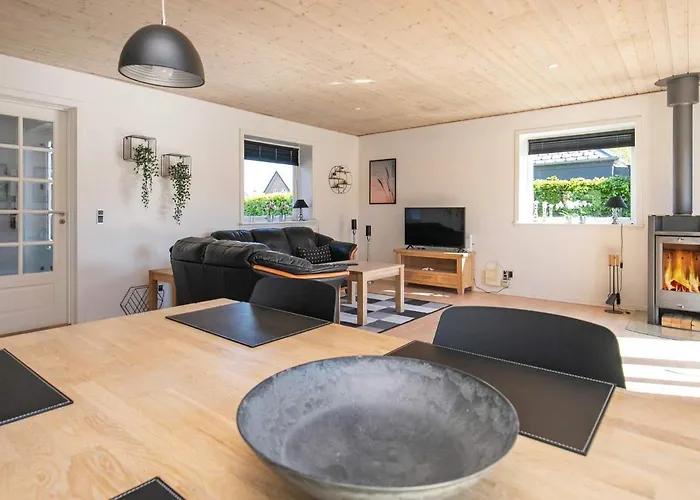 4 Person In Nyaraló *